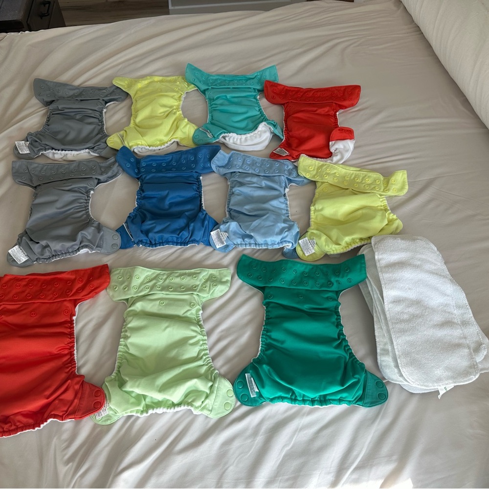 11 BumGenius Cloth Diapers - Red, Yellow, Blue, Green, Gray with inserts